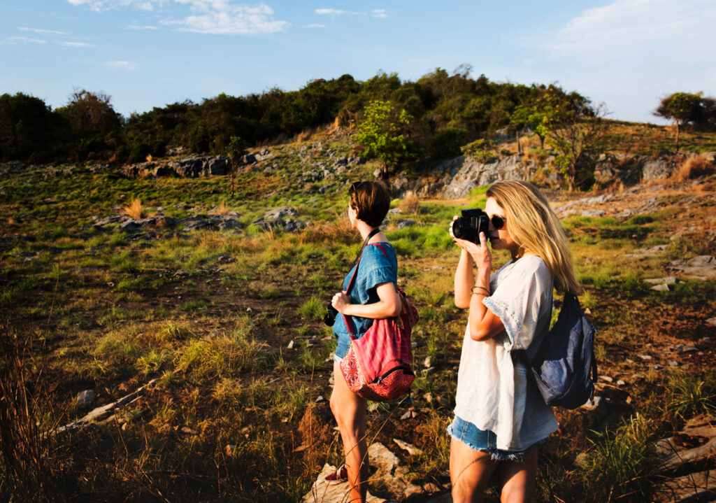 turistas haciendo ecoturismo