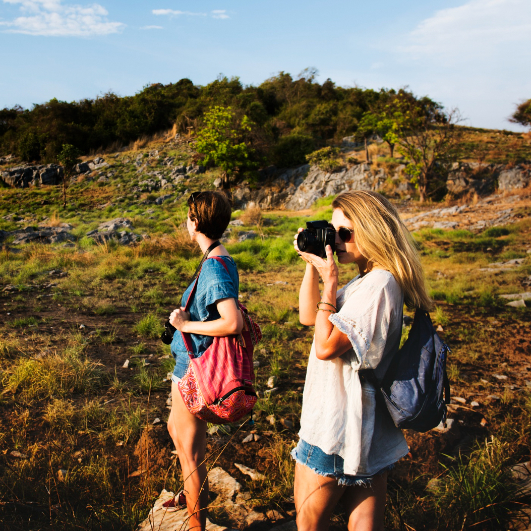 turistas haciendo ecoturismo