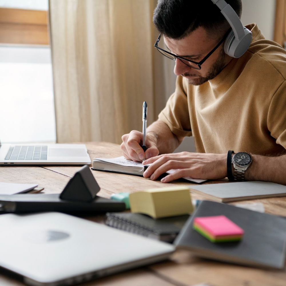 estudiando un curso sobre docencia digital